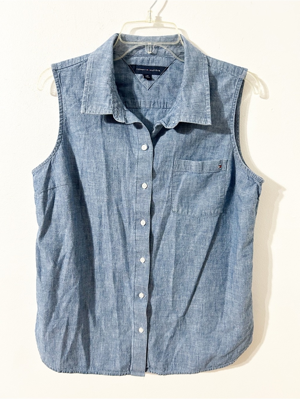 Tommy Hilfiger Womenβs Chambray Sleeveless Button Down Shirt Size L